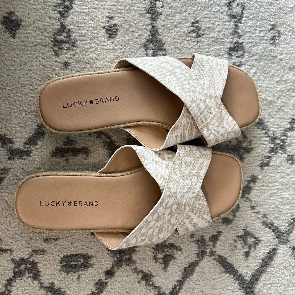 Lucky Brand Women's Tan and Cream Slide Sandals